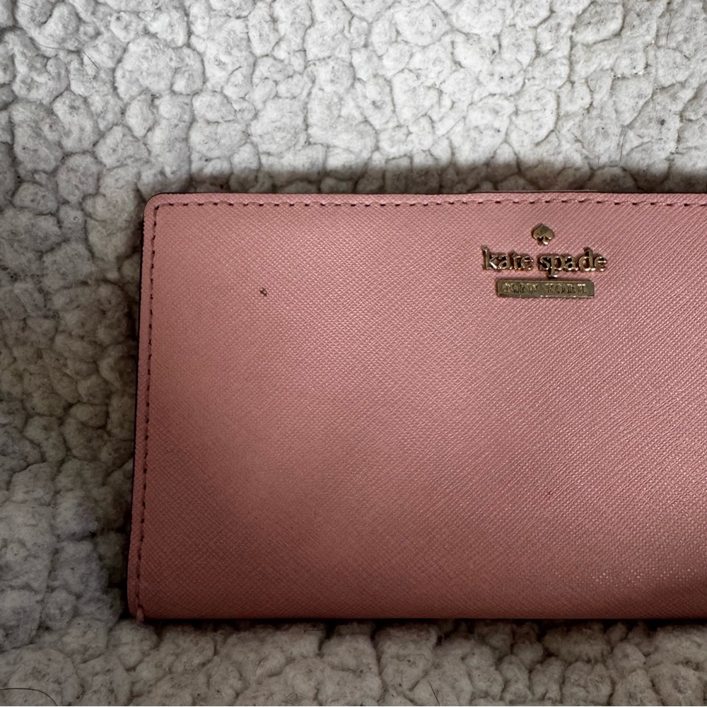 👜 Kate Spade Pink Wallet - Picture 2 of 11